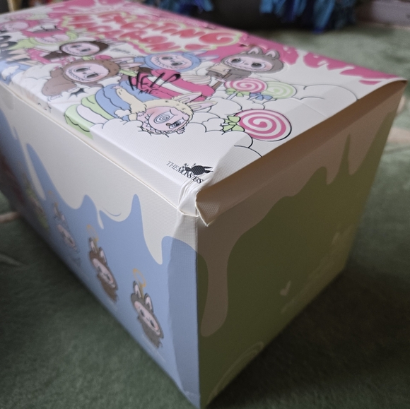 Pop Mart THE MONSTERS - Tasty Macarons Vinyl Face - A set of 6 (OPENED) - Picture 6 of 8